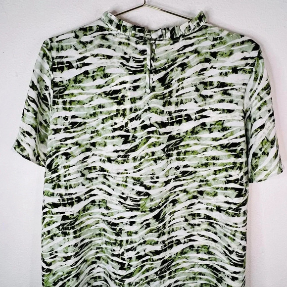 Cooper & Ella Zebra Sage Short Sleeve Blouse Plus Size 1X Ruffle Neckline - Picture 6 of 6